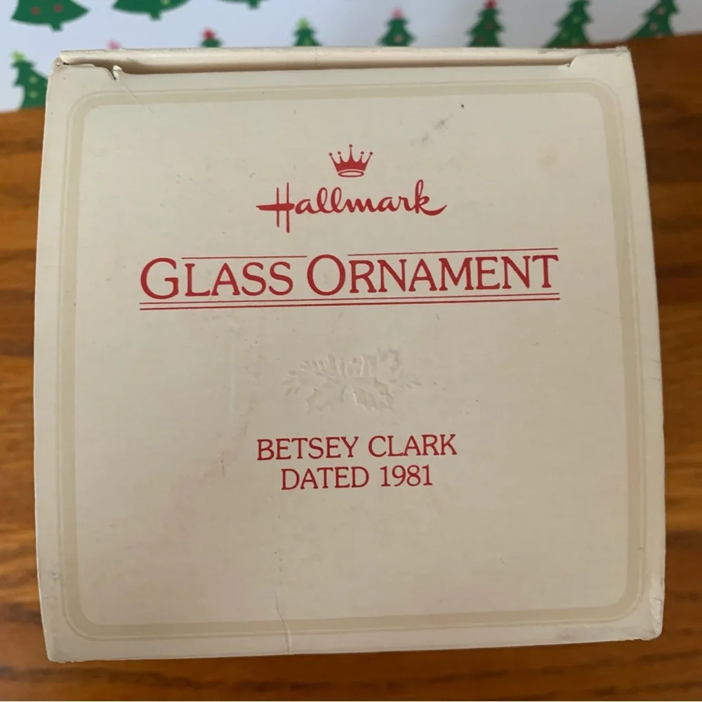 🎄2/20🎄 Vintage Hallmark Glass Ornament “Betsy Clark” 1981